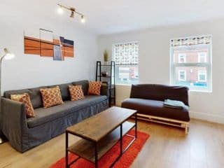 Modern split level 1 bedroom flat in Aldgate - Photo 6