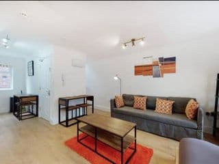 Modern split level 1 bedroom flat in Aldgate - Photo 7