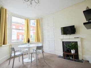 Spacious Bright 1 Bed Flat in Fulham by the Thames - Photo 4