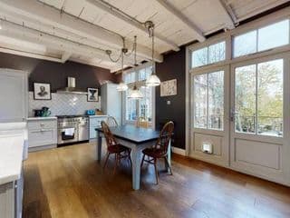 Stylish 2 bedroom 2 bathroom flat in Islington - Photo 10