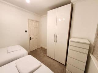 Garland Stylish 2 Bedroom Apartment A Minute Walk From Station - Photo 2