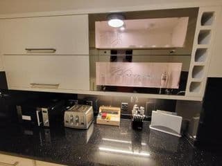Garland Stylish 2 Bedroom Apartment A Minute Walk From Station - Photo 11