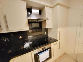Garland Stylish 2 Bedroom Apartment A Minute Walk From Station - Photo 18