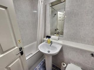 Garland Stylish 2 Bedroom Apartment A Minute Walk From Station - Photo 24