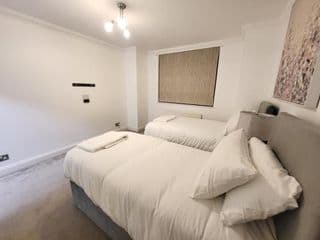 Garland Stylish 2 Bedroom Apartment A Minute Walk From Station - Photo 6