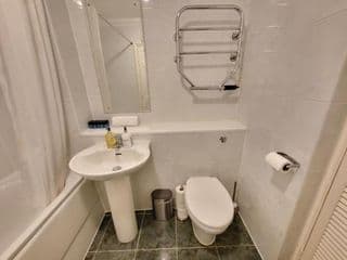 Garland Stylish 2 Bedroom Apartment A Minute Walk From Station - Photo 8