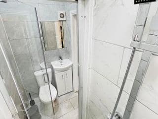 Norman House E11 - Photo 16