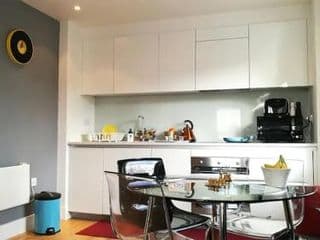 Modern, bright & airy Double Bedroom with EnSuite in Zone 2! - Photo 2