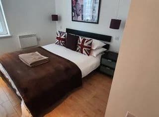 Modern, bright & airy Double Bedroom with EnSuite in Zone 2! - Photo 4