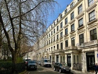 Chic Apartment by Hyde Park - Photo 2