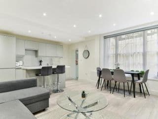 Chic Apartment by Hyde Park - Photo 12