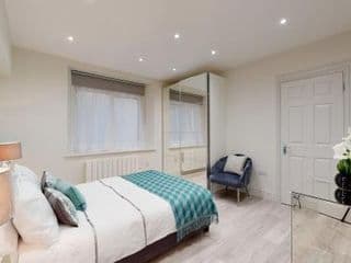 Chic Apartment by Hyde Park - Photo 20