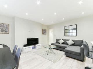 Chic Apartment by Hyde Park - Photo 3