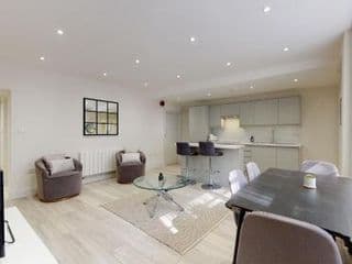 Chic Apartment by Hyde Park - Photo 22