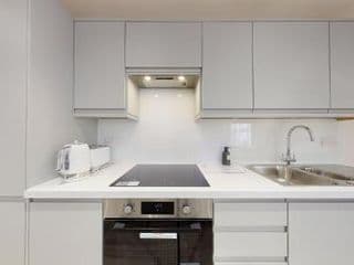 Chic Apartment by Hyde Park - Photo 24