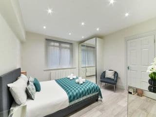 Chic Apartment by Hyde Park - Photo 6