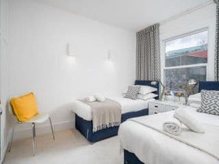 ALTIDO Captivating 2-bed flat in Shepherd's Bush - Photo 11