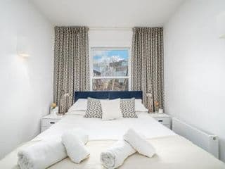 ALTIDO Captivating 2-bed flat in Shepherd's Bush - Photo 9