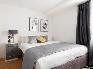 Spacious and Modern 4 Bed Apartment next to Borough Station - Photo 17