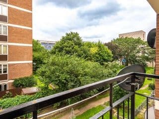 Spacious and Modern 4 Bed Apartment next to Borough Station - Photo 4