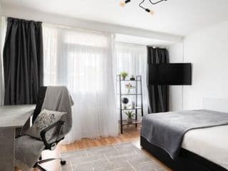 Spacious and Modern 4 Bed Apartment next to Borough Station - Photo 8