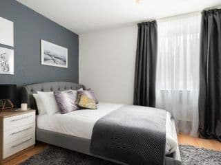 Spacious and Modern 4 Bed Apartment next to Borough Station - Photo 10