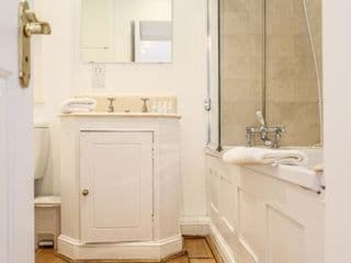 Pass the Keys Stylish 3 bedroom house in a quiet mews by tube - Photo 11