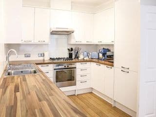 Pass the Keys Stylish 3 bedroom house in a quiet mews by tube - Photo 3