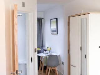 Deluxe and Modern Studio Apartment in Sydenham - Photo 11
