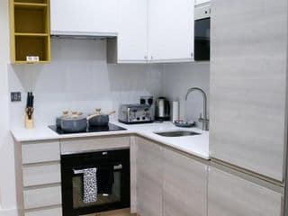Deluxe and Modern Studio Apartment in Sydenham - Photo 13