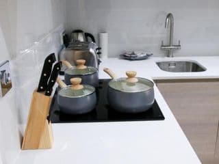 Deluxe and Modern Studio Apartment in Sydenham - Photo 14