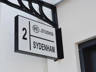Deluxe and Modern Studio Apartment in Sydenham - Photo 18