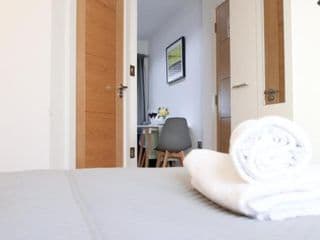 Deluxe and Modern Studio Apartment in Sydenham - Photo 6