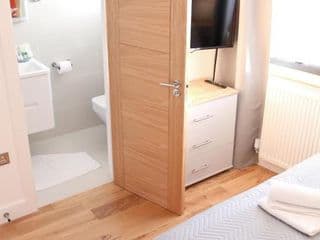 Exclusive Ensuite Double Room - Photo 12
