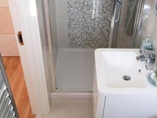 Exclusive Ensuite Double Room - Photo 14