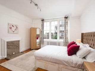**Authentic & Spacious 5 Bed Apartment/Hyde Park** - Photo 24