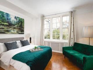 **Authentic & Spacious 5 Bed Apartment/Hyde Park** - Photo 9