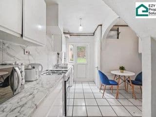 Ezy Property Solution Short Lets & Serviced Accommodation Norbury - Photo 8