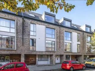 Modern flat in central London with car park
