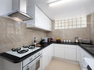 Spacious 4 Bedroom House next to Kensington Palace - Photo 12