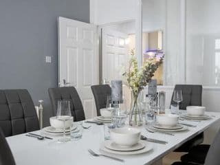 Spacious 4 Bedroom House next to Kensington Palace - Photo 15