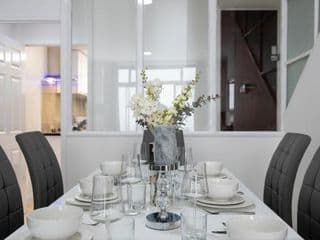Spacious 4 Bedroom House next to Kensington Palace - Photo 18