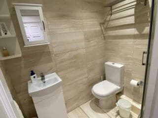 Stunning 2 bed flat in Ladbroke Grove - Photo 9