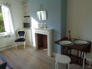 CHARMING ENGLISH STYLE STUDIO FLAT