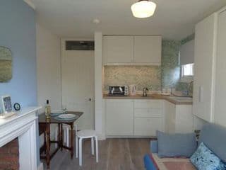 CHARMING ENGLISH STYLE STUDIO FLAT - Photo 5