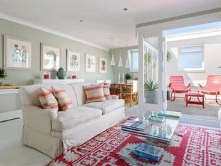 Lovely two bedroom flat with patio in Notting Hill