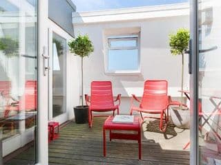 Lovely two bedroom flat with patio in Notting Hill - Photo 10