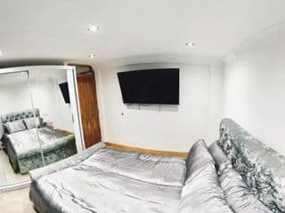 Stratford city apartments - Photo 4