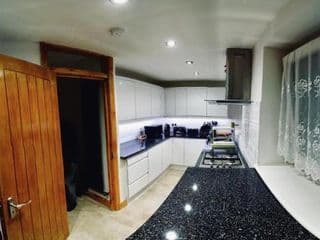Stratford city apartments - Photo 5