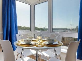 Flourish Apartment - Constant Court - Canary Wharf - Photo 12